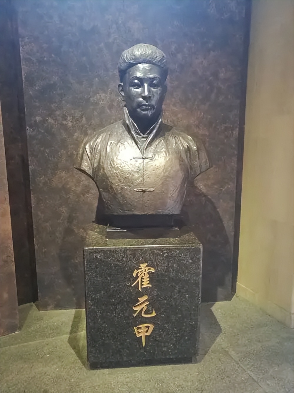 1989年，专家清理霍元甲尸骨时，意外发现霍元甲的真正死因