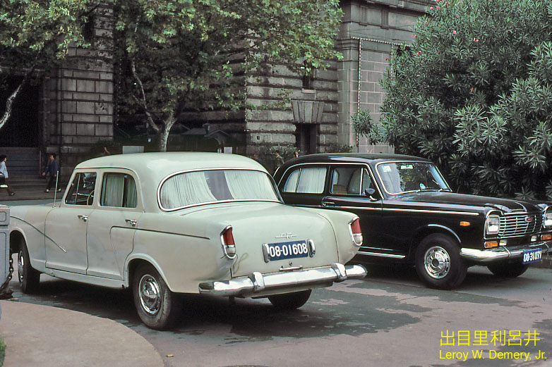 八十年代的上海老照片,踩在东海沿岸闪耀着无与伦比的繁荣骄傲