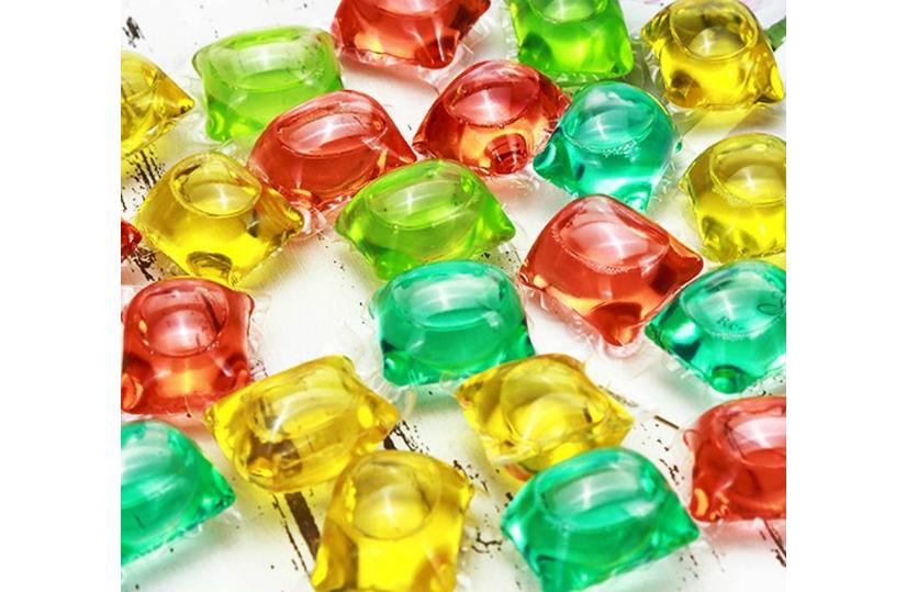 白颜色羽绒服怎么清洗呢,米白色羽绒服洗了发黄怎么洗白呢