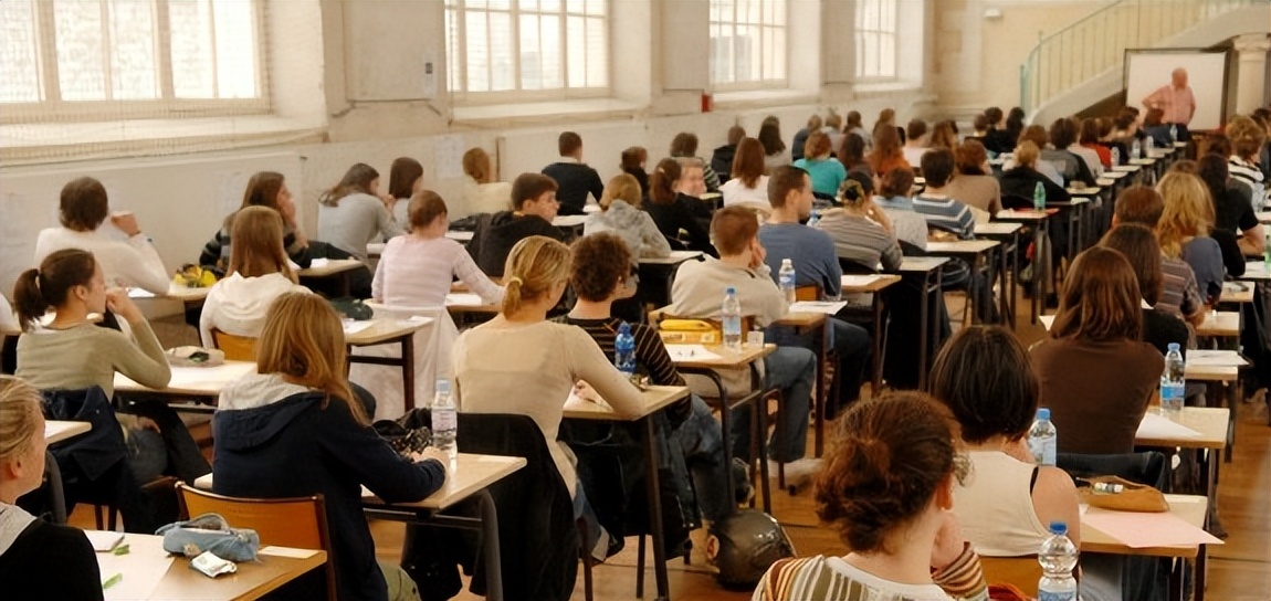 京沪中产如何保持阶层？孩子高中入学家长就被拉进校内相亲群！