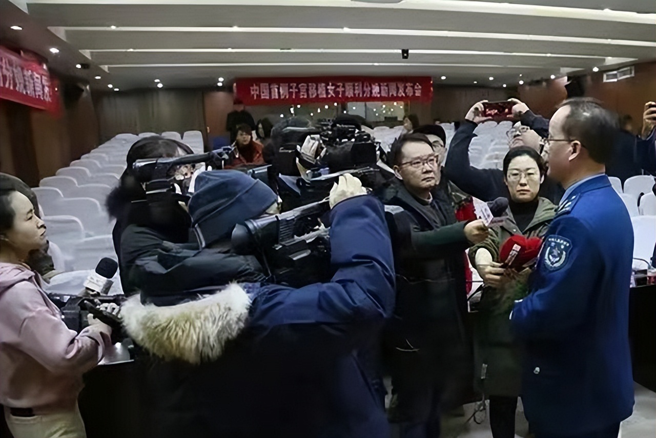 2015年，西安22岁女儿患绝症，43岁母亲舍命将子宫移植给女儿圆梦