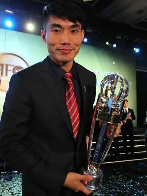 中超热点上港再掀金元足球,金元足球巅峰战役上港大战恒大