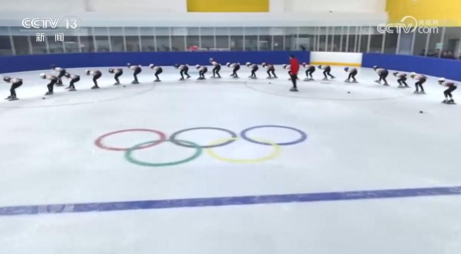 焦点访谈：让孩子们跑起来