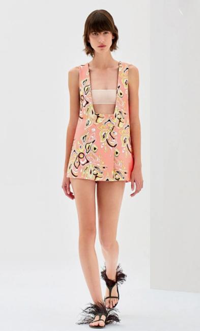 不同领型搭配衣服,如何看懂服装颜色搭配图