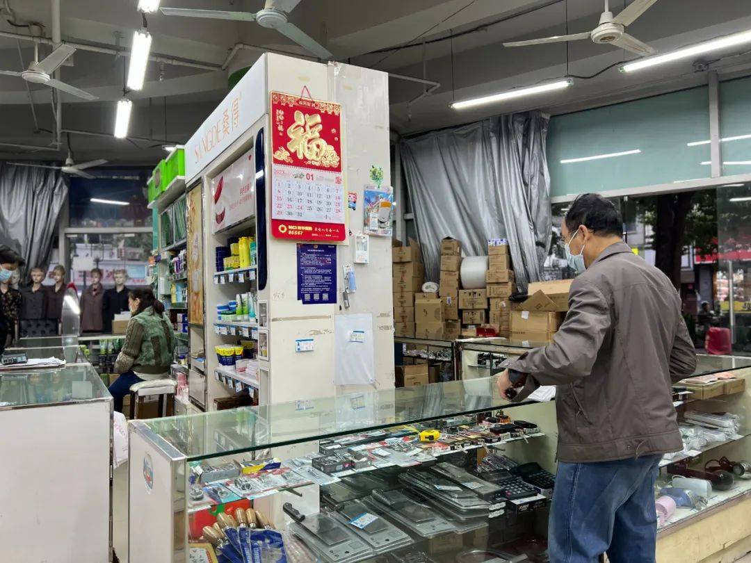 淘宝“最落伍”卖家：柜姐74岁，十年只涨1块钱