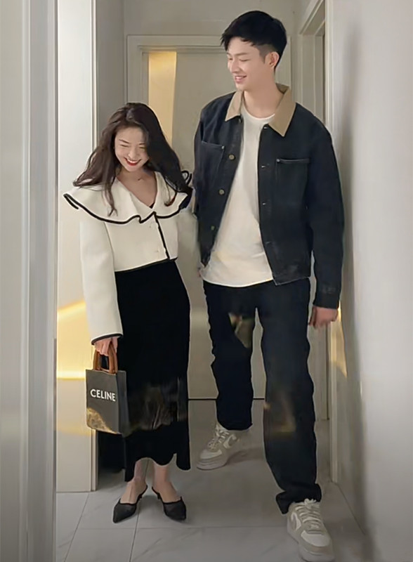 1米58女孩太会打扮，穿搭显瘦又显高，和1米9帅哥一同出镜真登对
