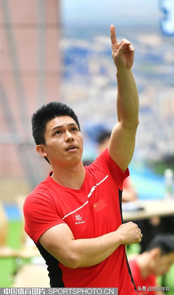 中国攀岩队钟齐鑫,攀岩世界冠军钟齐鑫简历