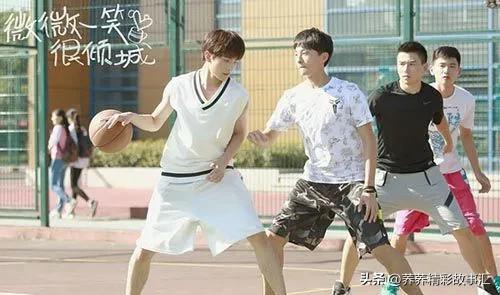 校园里的篮球场,青春期的篮球场