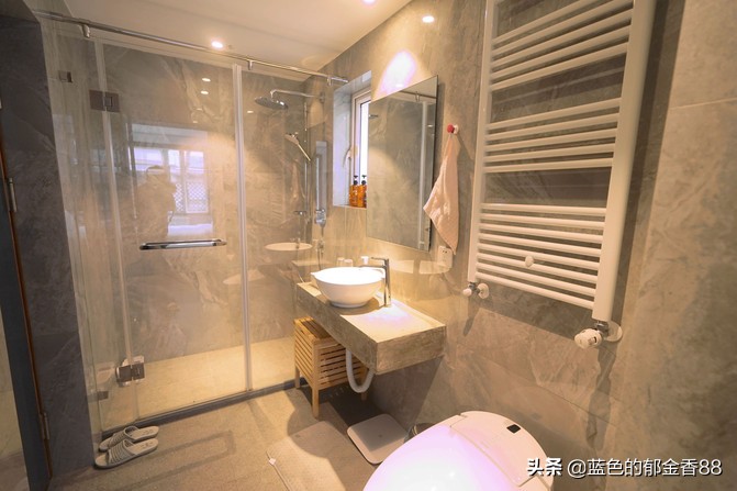 周末白相里的一张床、一群朋友、暴走于迪士尼乐园