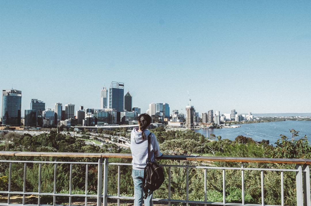 疫情期的间隔年:985毕业,我在澳洲做按摩师2年攒60万