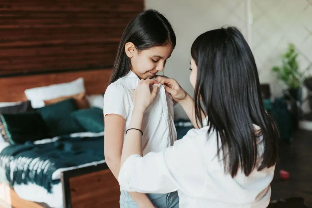 为什么不能当着孩子的面换衣服,什么时候别在孩子面前换衣服