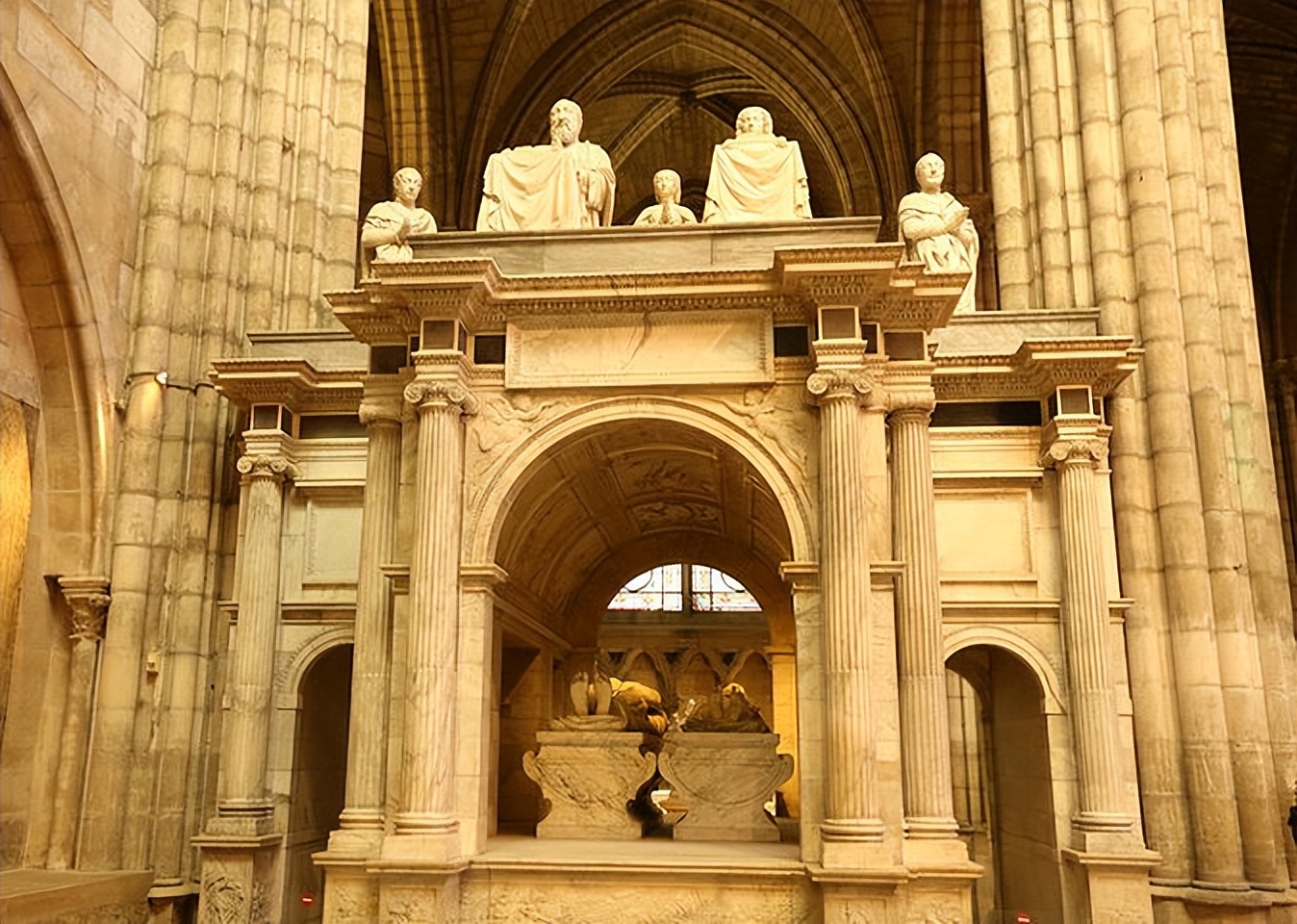 圣德尼教堂为什么建尖顶,圣德尼教堂意义