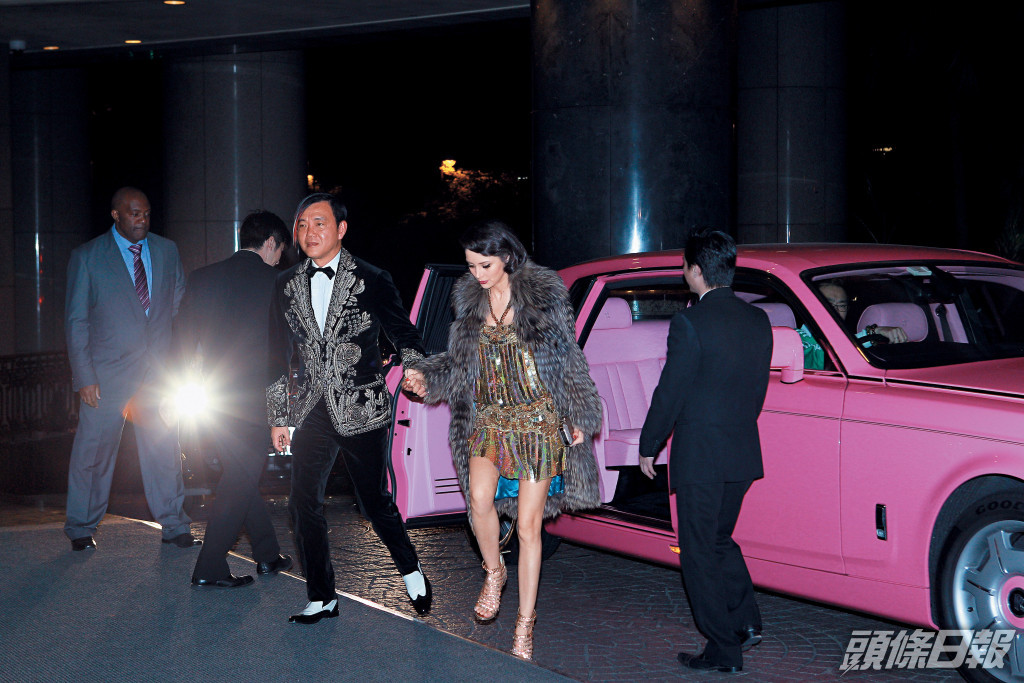 香港亿万富翁豪车,香港富豪一下买40辆劳斯莱斯