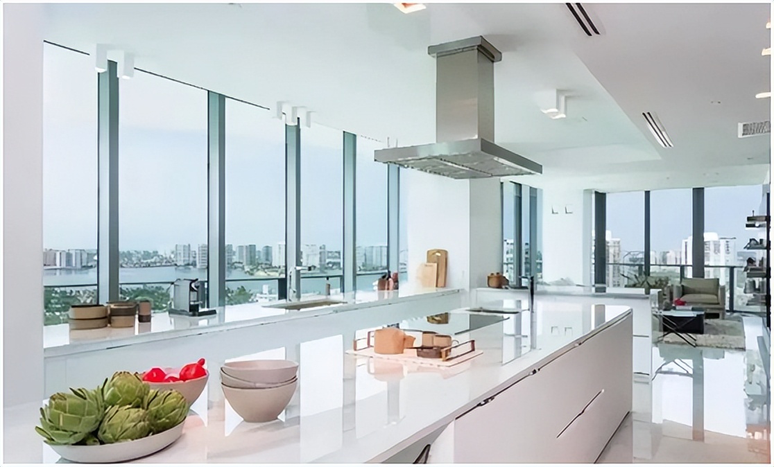 球王梅西的豪宅竟如此寒酸,大力神杯梅西夺冠视频