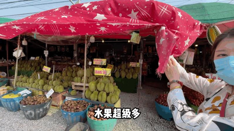 还吃啥榴莲自助?来泰国路边摊吃榴莲,100块钱管饱
