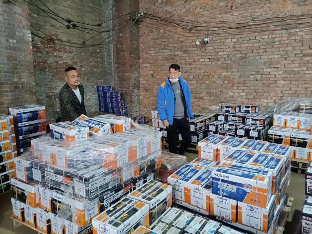 换电动车电池天能好还是超威好,换电动车电池超威和天能哪个好