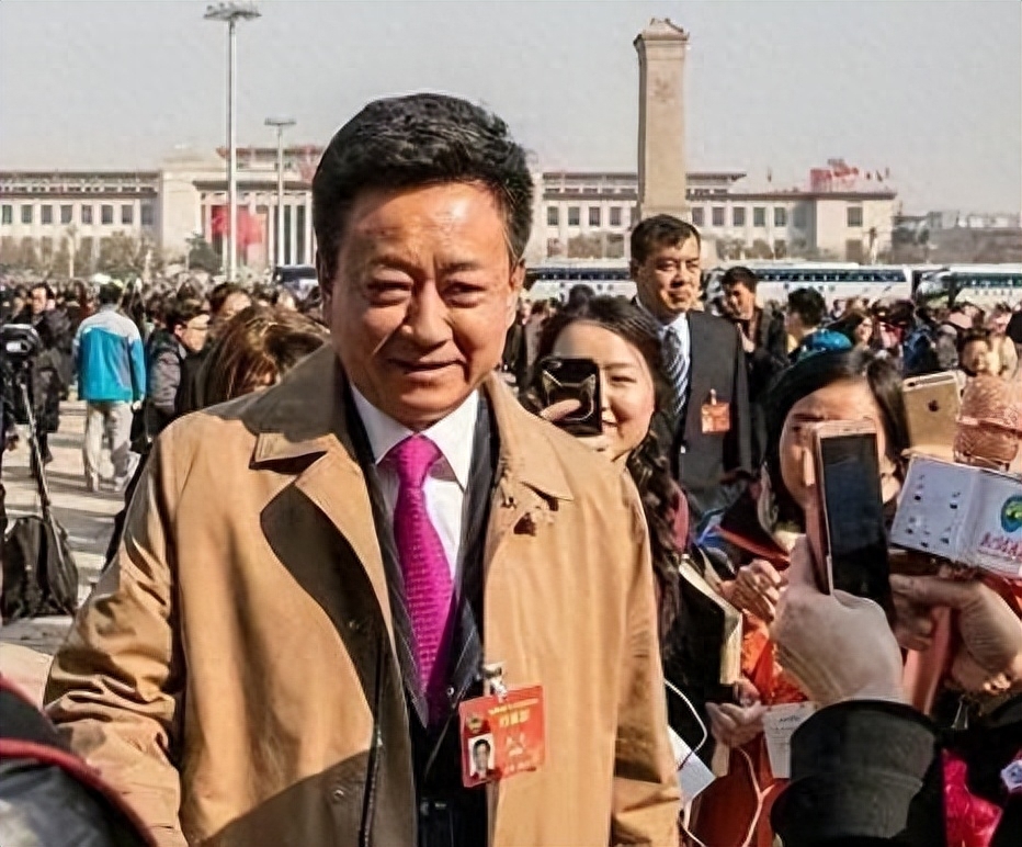 原央视主持人朱军现状,朱军颜值巅峰混剪