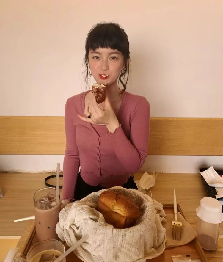 大脸女生必剪这3款刘海最显脸小,超显脸小的4款刘海赶紧去剪