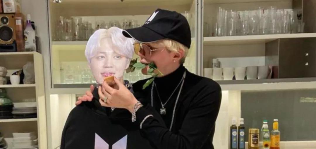 白人网红沉迷Kpop文化，狂整容还做丁丁缩小术，被韩国人骂至道歉