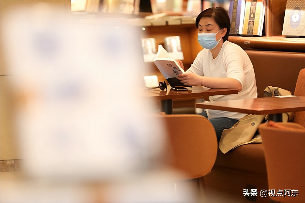 打卡西高新网红书店，常读书是人生精进最低的投资