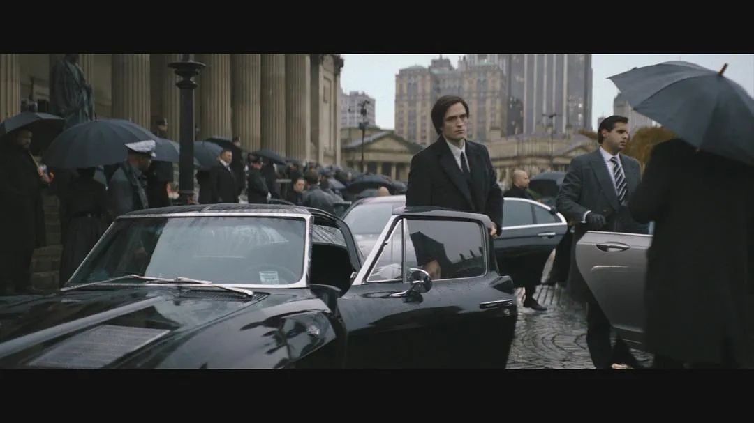 为什么《新蝙蝠侠》的蝙蝠车，简配得那么明显？｜八卦田