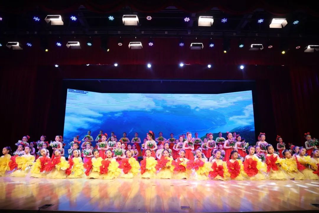 祖国有我儿童节目,祖国有我儿童合唱服装