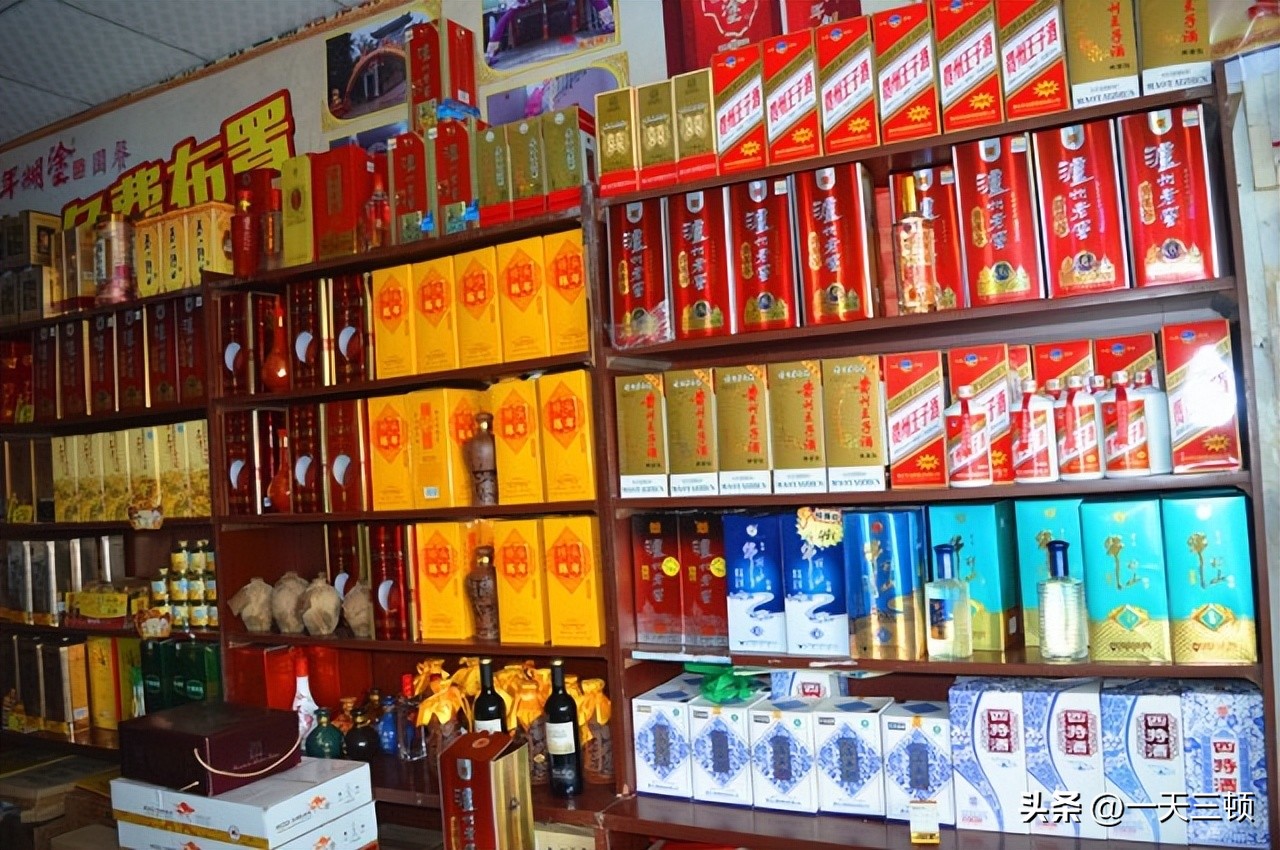 烟酒行到底靠什么赚钱,路边的烟酒专卖店是真的吗