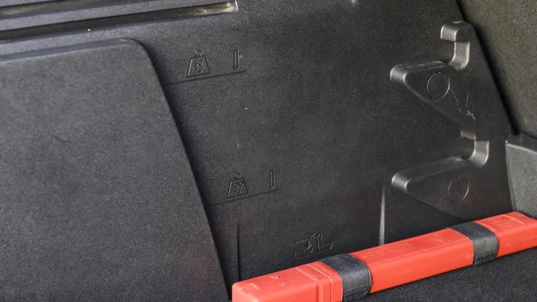 7万多二手suv,26万公里的标致3008多少钱