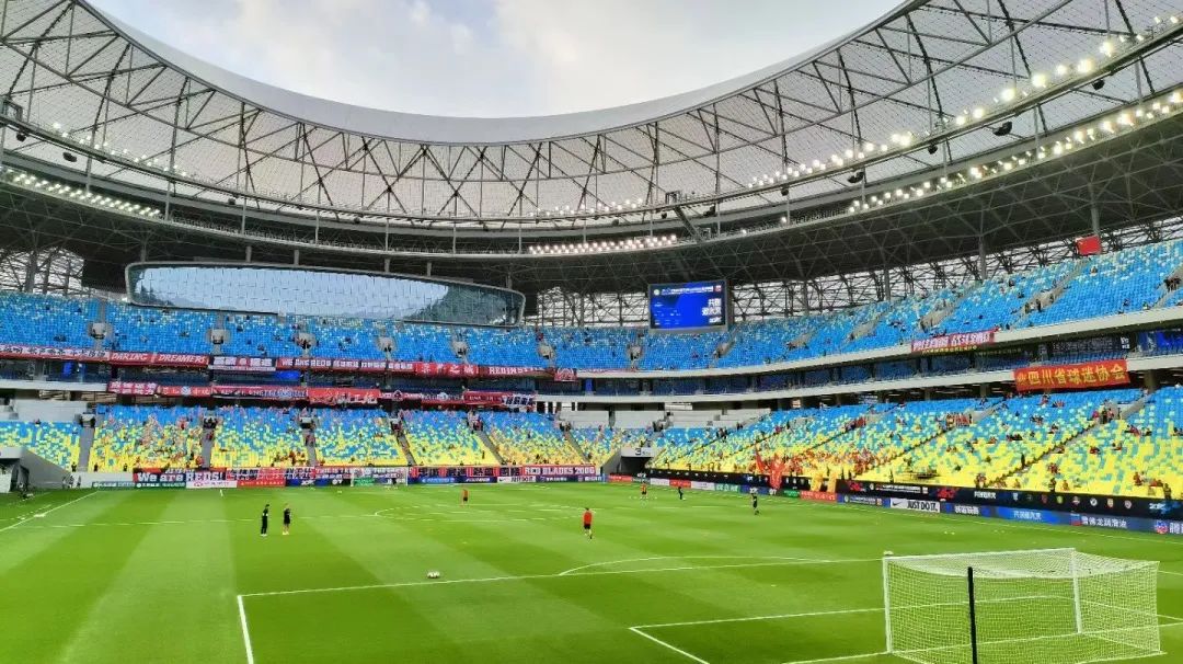 坐地铁去凤凰山看球赛，方便！