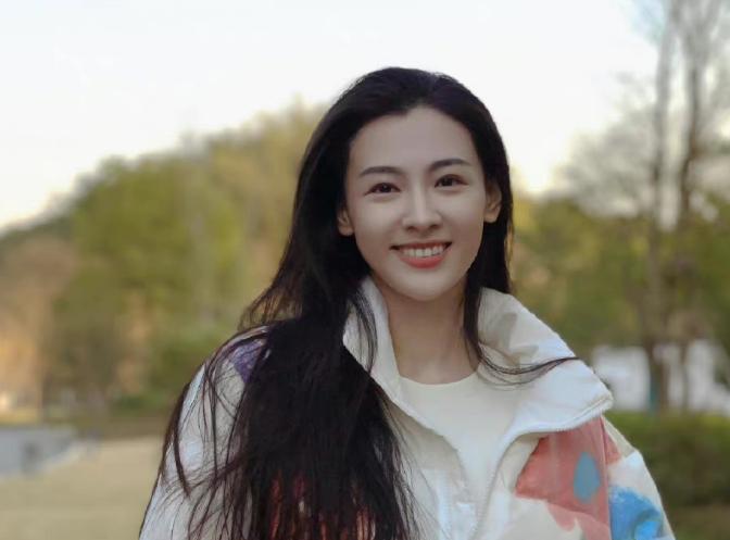 郭麒麟与女子拥吻,郭麒麟澄清街头亲吻杨超越