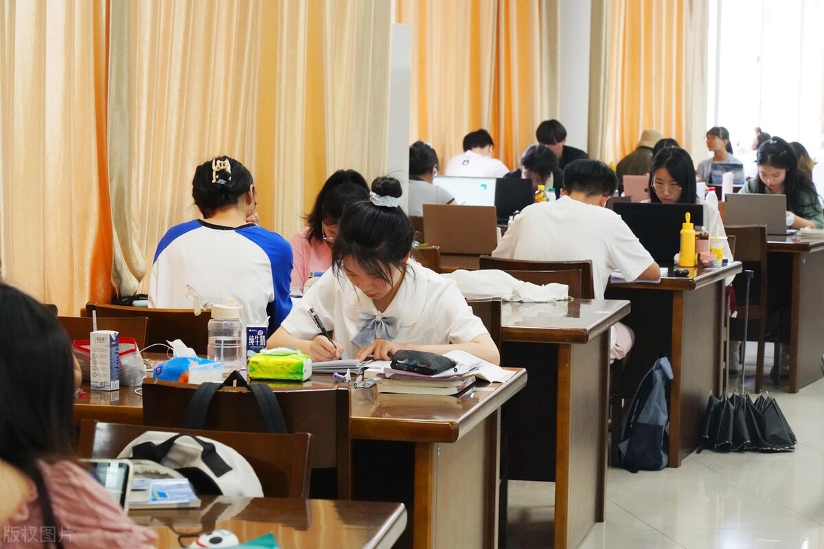 军队文职考什么有条件限制吗,报考军队招聘文职人员怎么样