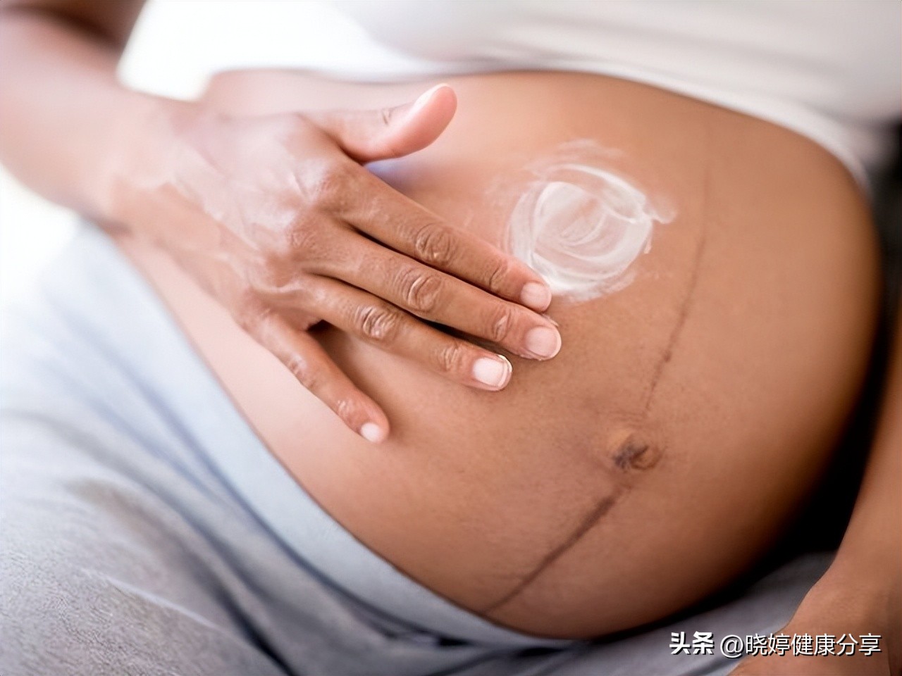 怀孕乳房旁边皮肤变黑是怎么回事,怀孕后腋窝变黑还有斑点