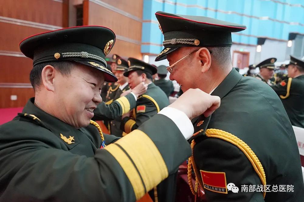 军改后文职干部何时授衔,文职干部改任军官授衔