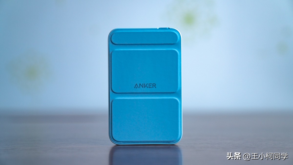 anker磁吸充电宝使用教程,anker磁吸充电宝一代与二代区别
