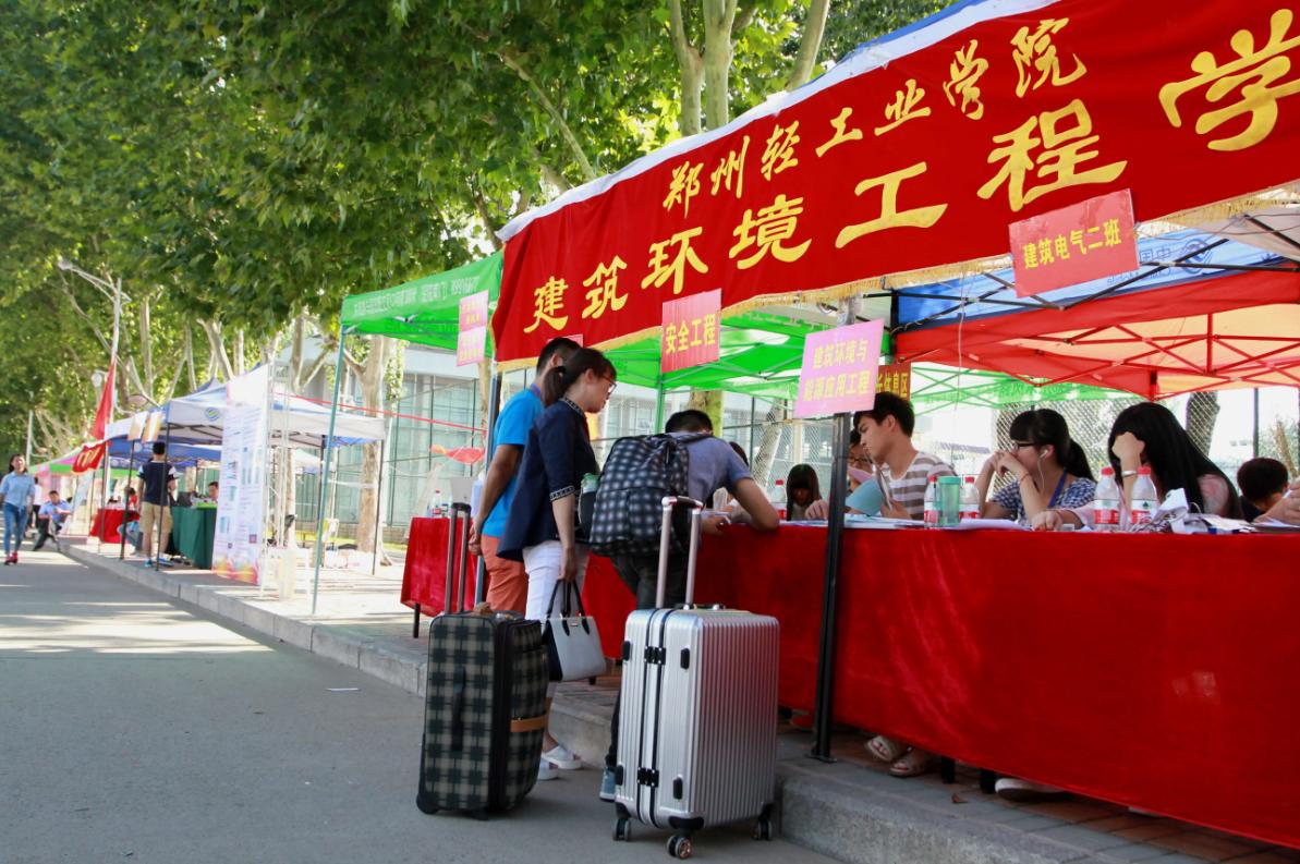 大学开学第一个月需要带电脑吗,大学新生开学要不要带电脑