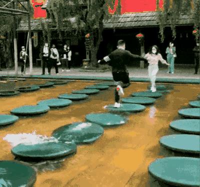 高难度秀恩爱姿势花式虐狗,情侣高难度拍照姿势大全