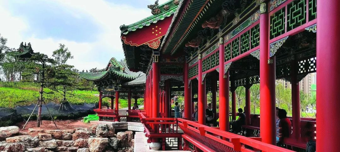 凌霄双塔风景图,龙城双塔凌霄