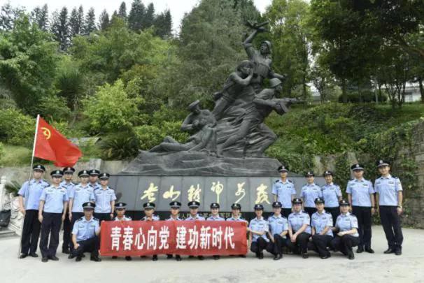 身边的榜样前行的力量视频,展现青年风采传递榜样力量