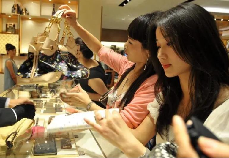 中国奢侈品市场的发展和缺陷,如今中国的奢侈品是什么