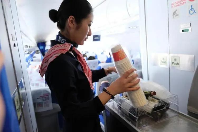 天津航班劫机事件空姐,天津航空劫持飞机事件新闻