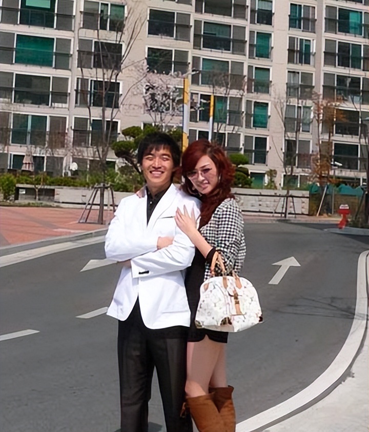 国足太太团斗艳美如画,国足太太团真实身材