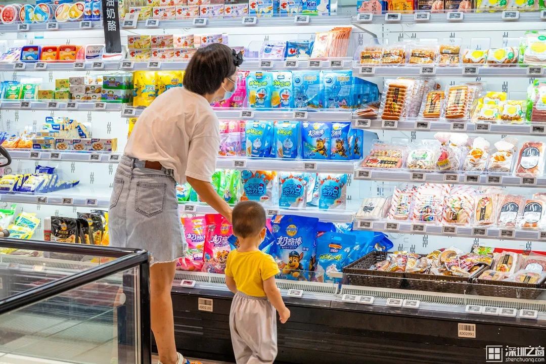 00后在深圳当推销员：“我的青春180元/天”