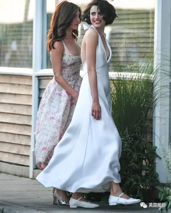 霉霉演唱会美国小姐开场自我介绍,霉霉与打雷姐现身超级碗