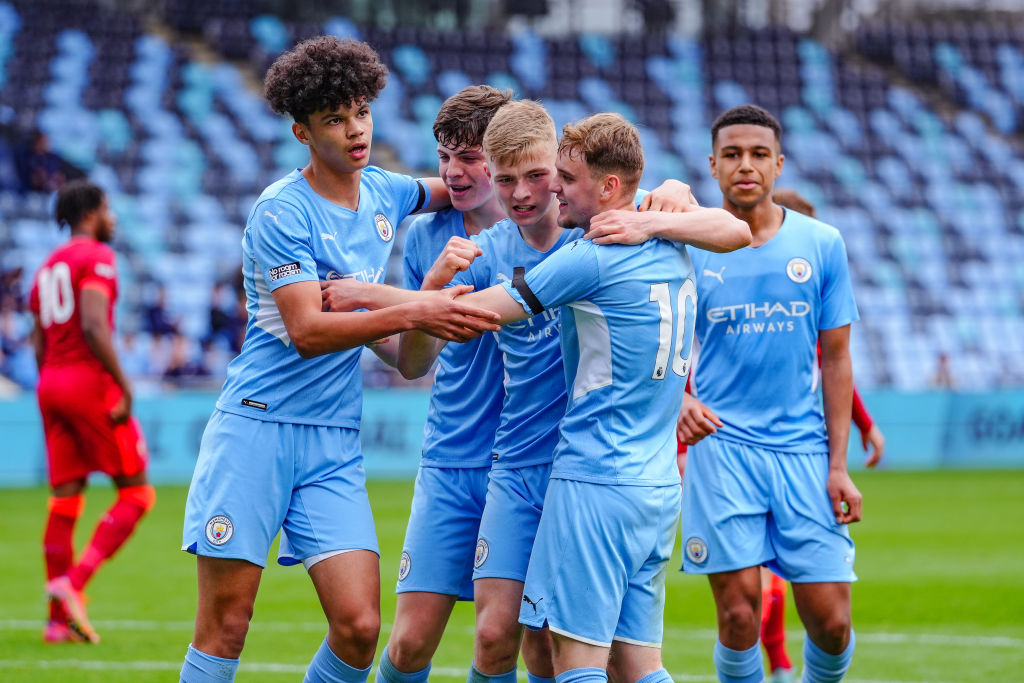 一样是砸钱，曼城砸出个未来，中国足球砸穿个未来