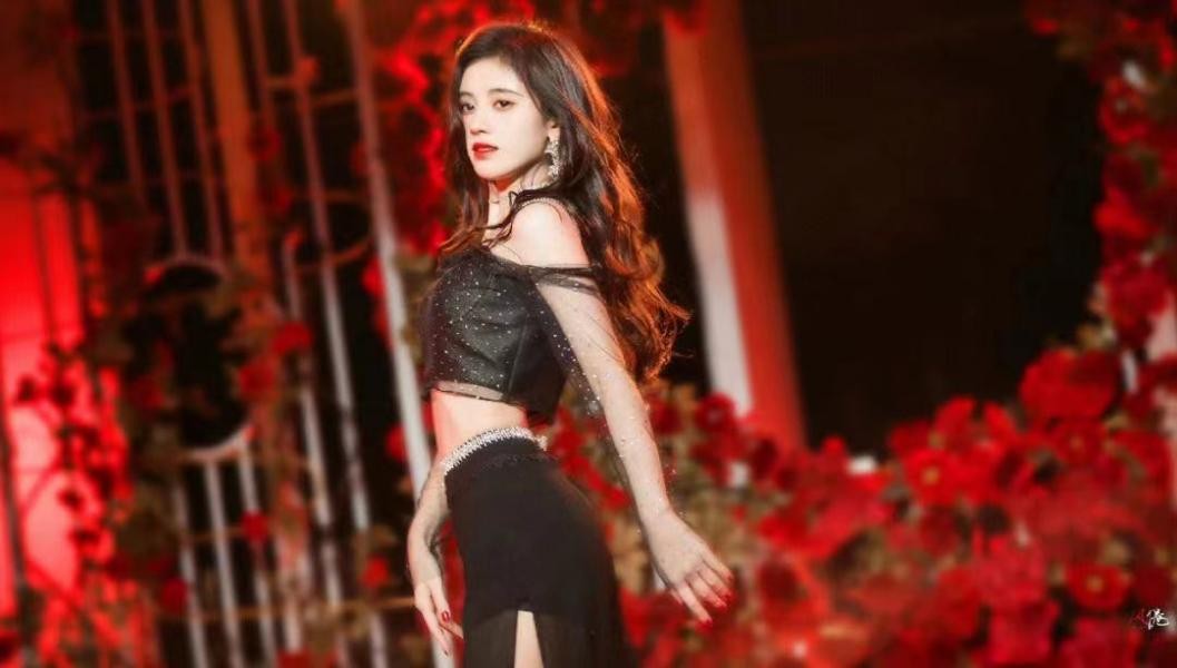 鞠婧祎赵丽颖角色混剪,鞠婧祎和赵丽颖的合拍视频