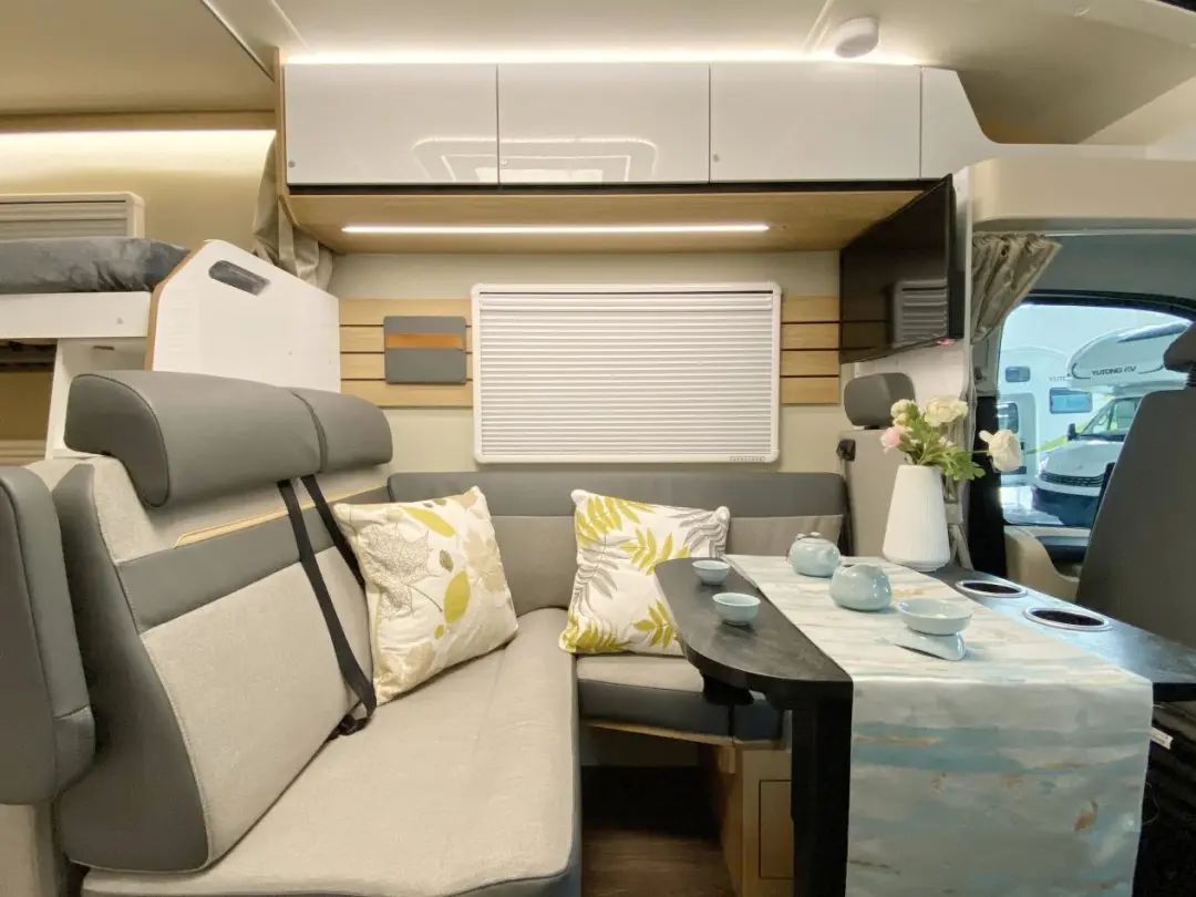 宇通c533房车探境版小顶房车,宇通c533小额头房车最新款评测