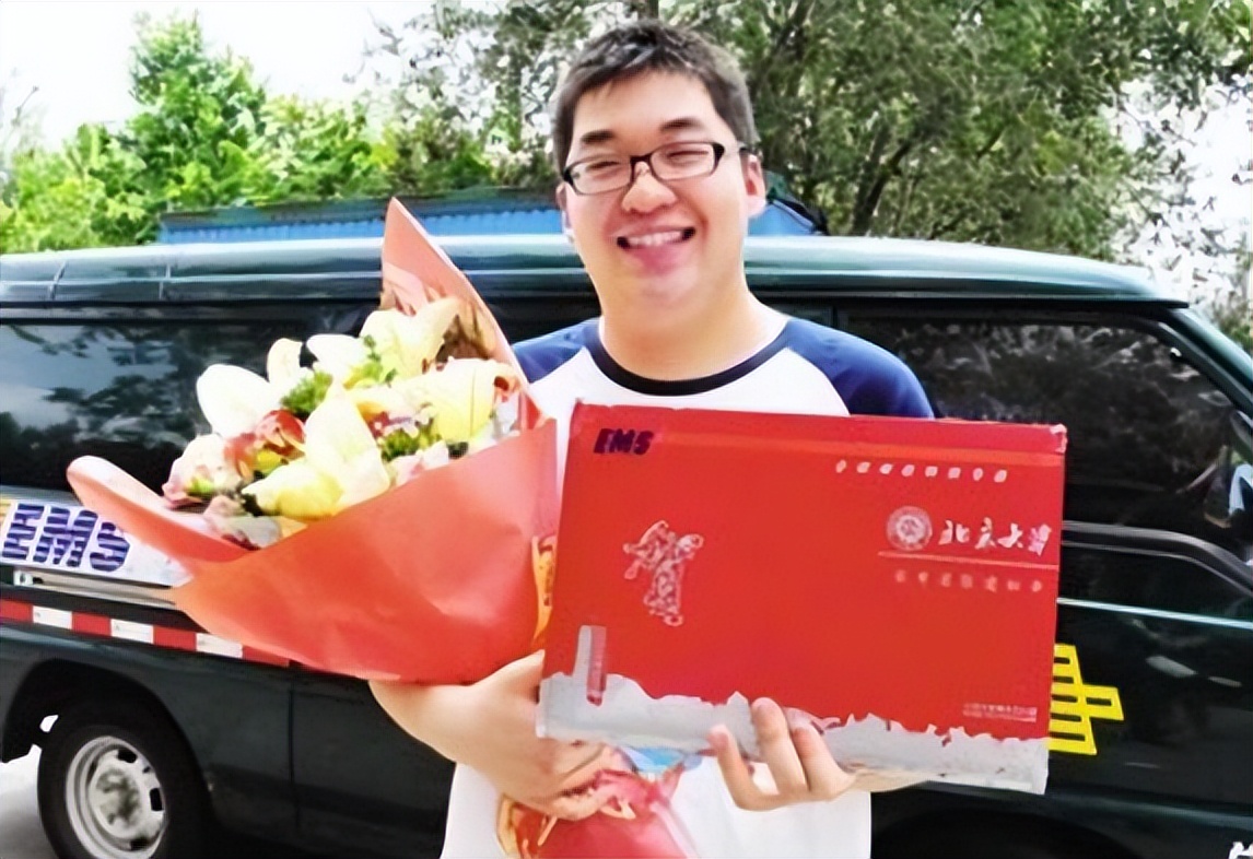 大学录取通知书上的编号排名,编号001的录取通知书是怎么来的