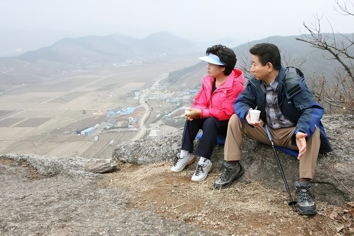 2009年，韩国前总统卢武铉跳崖身亡，女儿入狱，儿子在中国工作