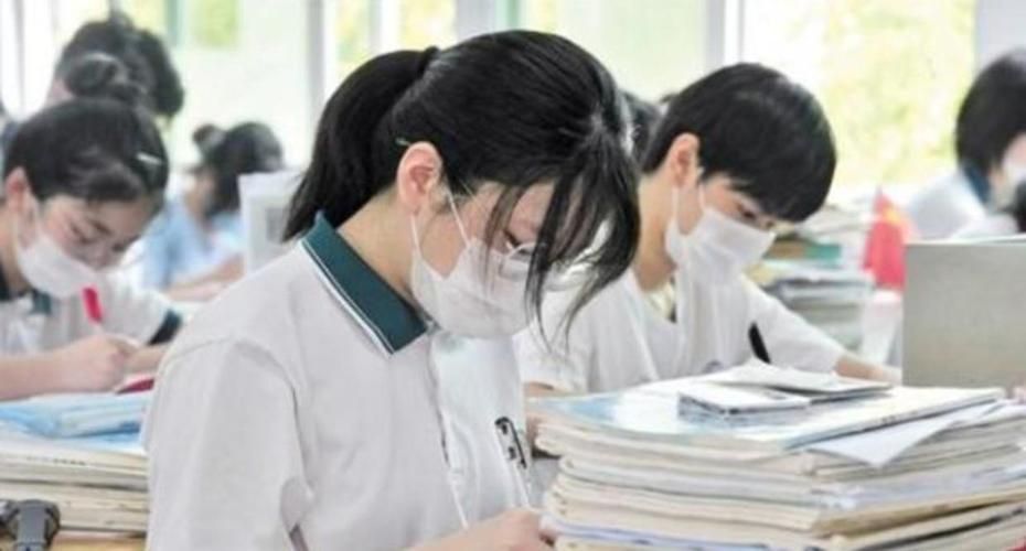 女学霸打工,女学霸赚钱的视频