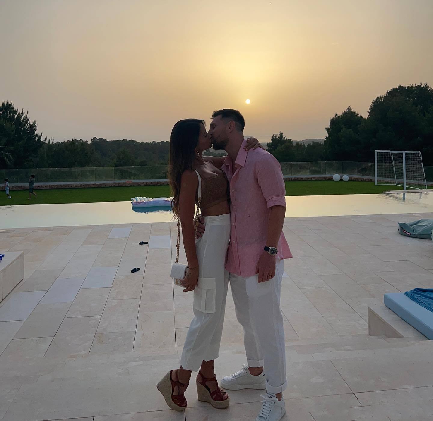 梅西爱情故事书,梅西童话般的爱情故事